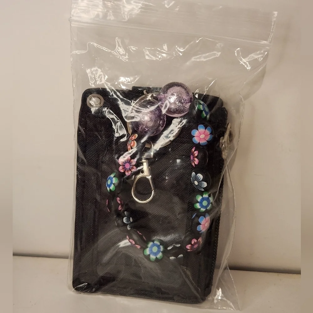 Like New 6 1/2” ID Wallet Beaded Bangle Keychain